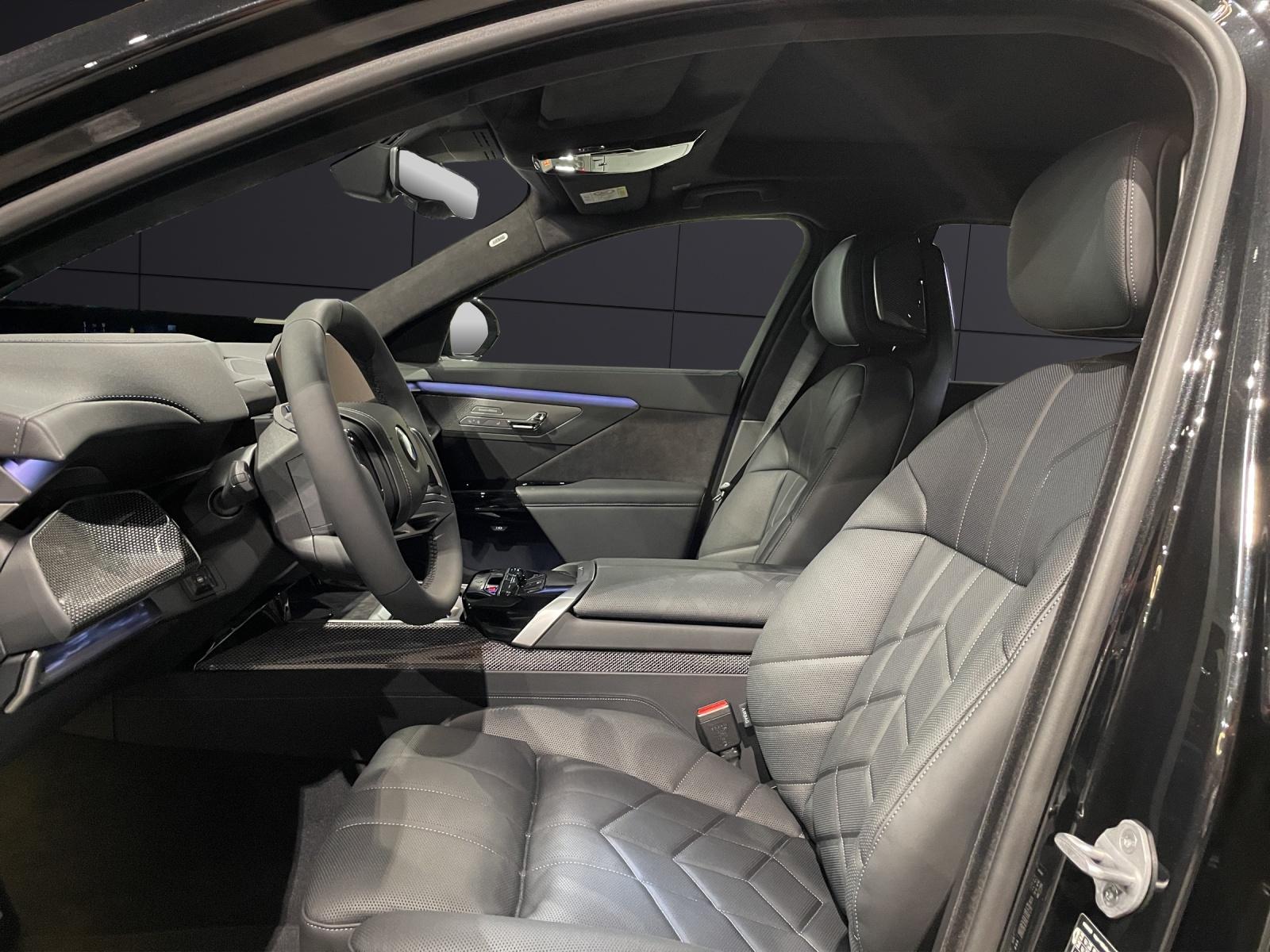 BMW i7 xDrive60-image-9