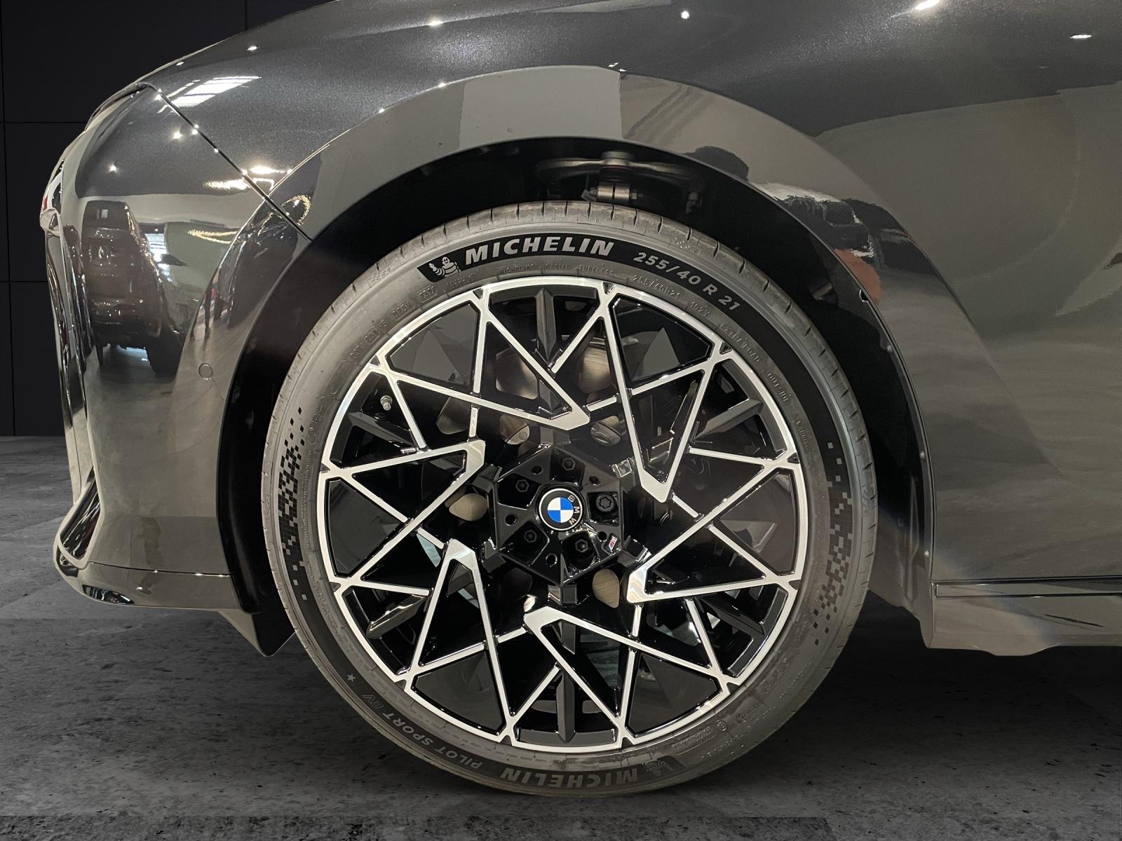 BMW i7 xDrive60-image-8