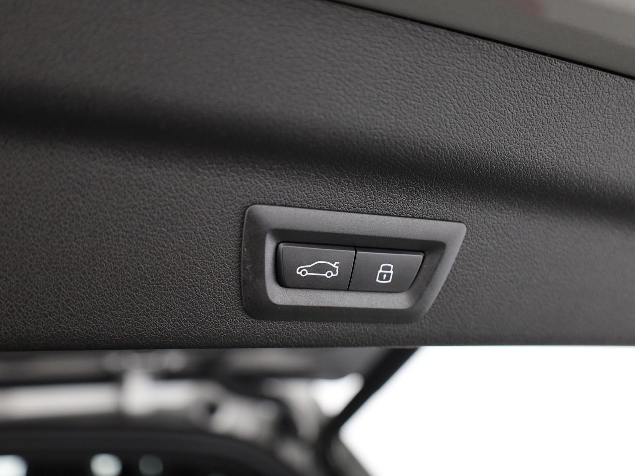 BMW X1 23i xDrive paddles-image-13