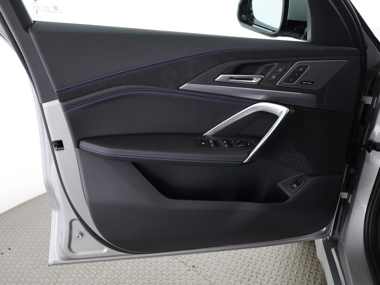 BMW X1 23i xDrive paddles-image-14