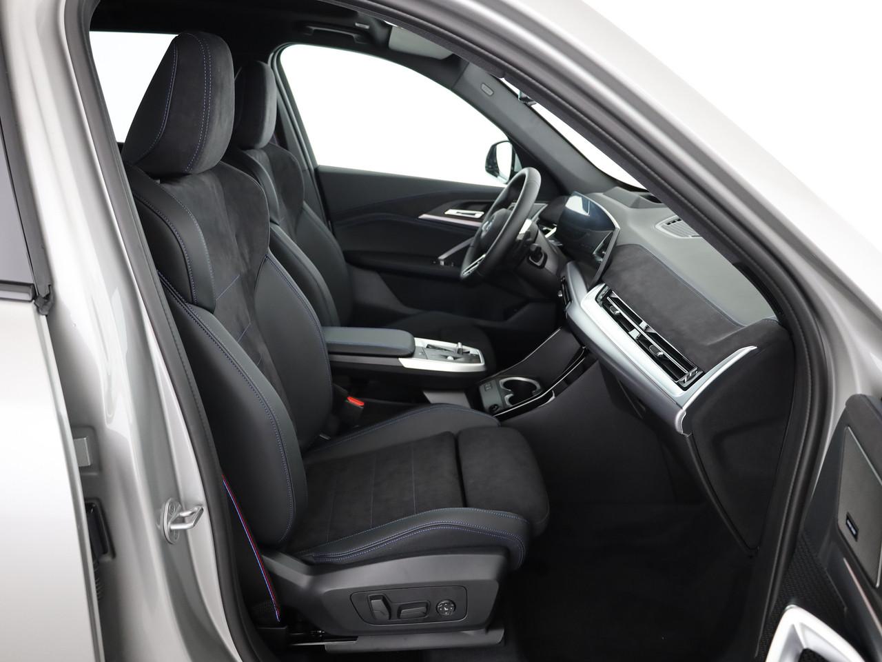 BMW X1 23i xDrive paddles-image-8
