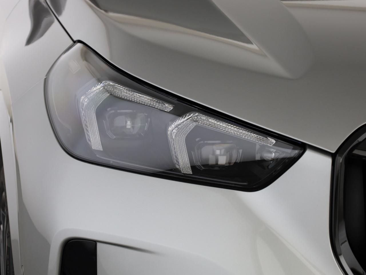 BMW X1 23i xDrive paddles-image-11