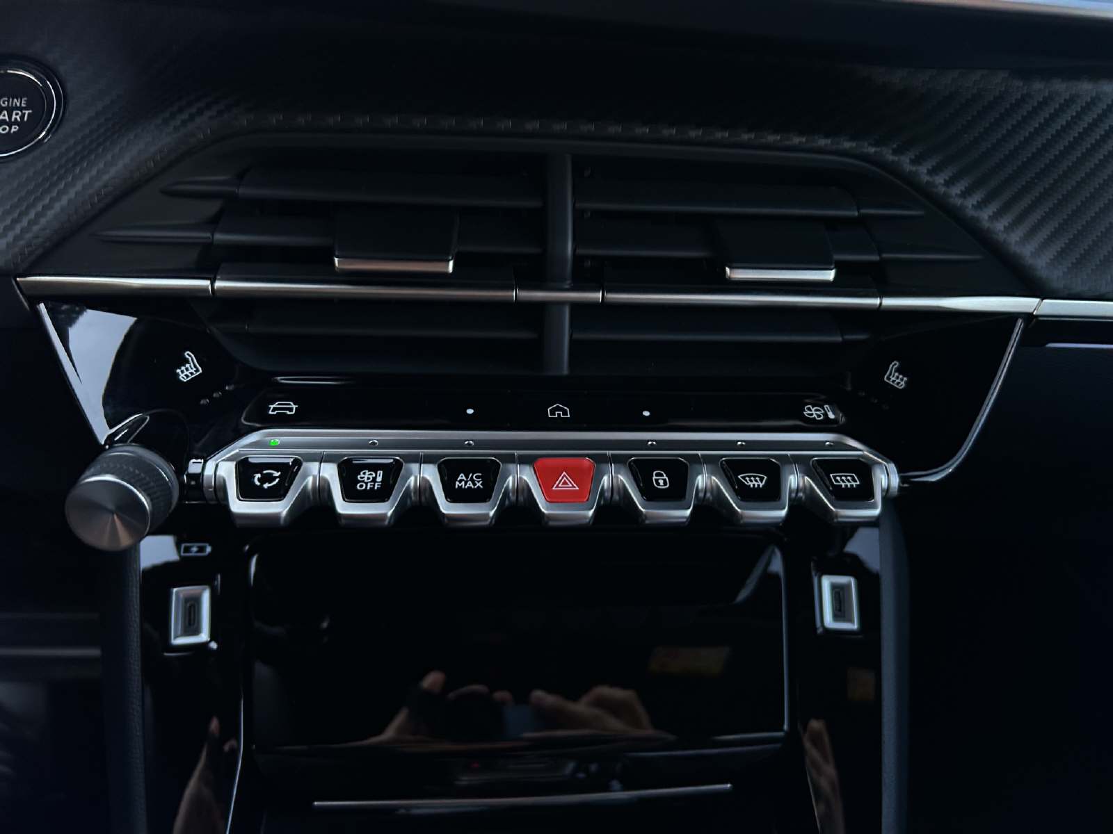 PEUGEOT 208 1.2 Hybrid 145 GT Exclusive-image-10