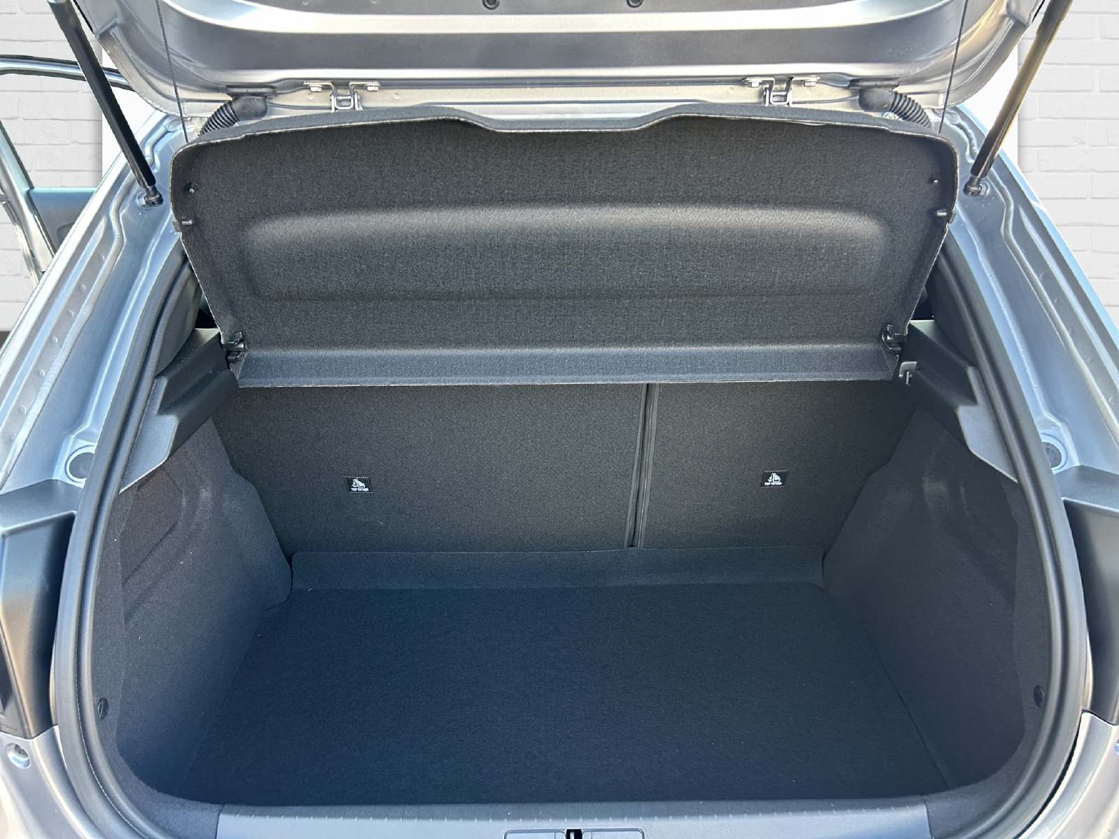 PEUGEOT 208 1.2 Hybrid 145 GT Exclusive-image-12