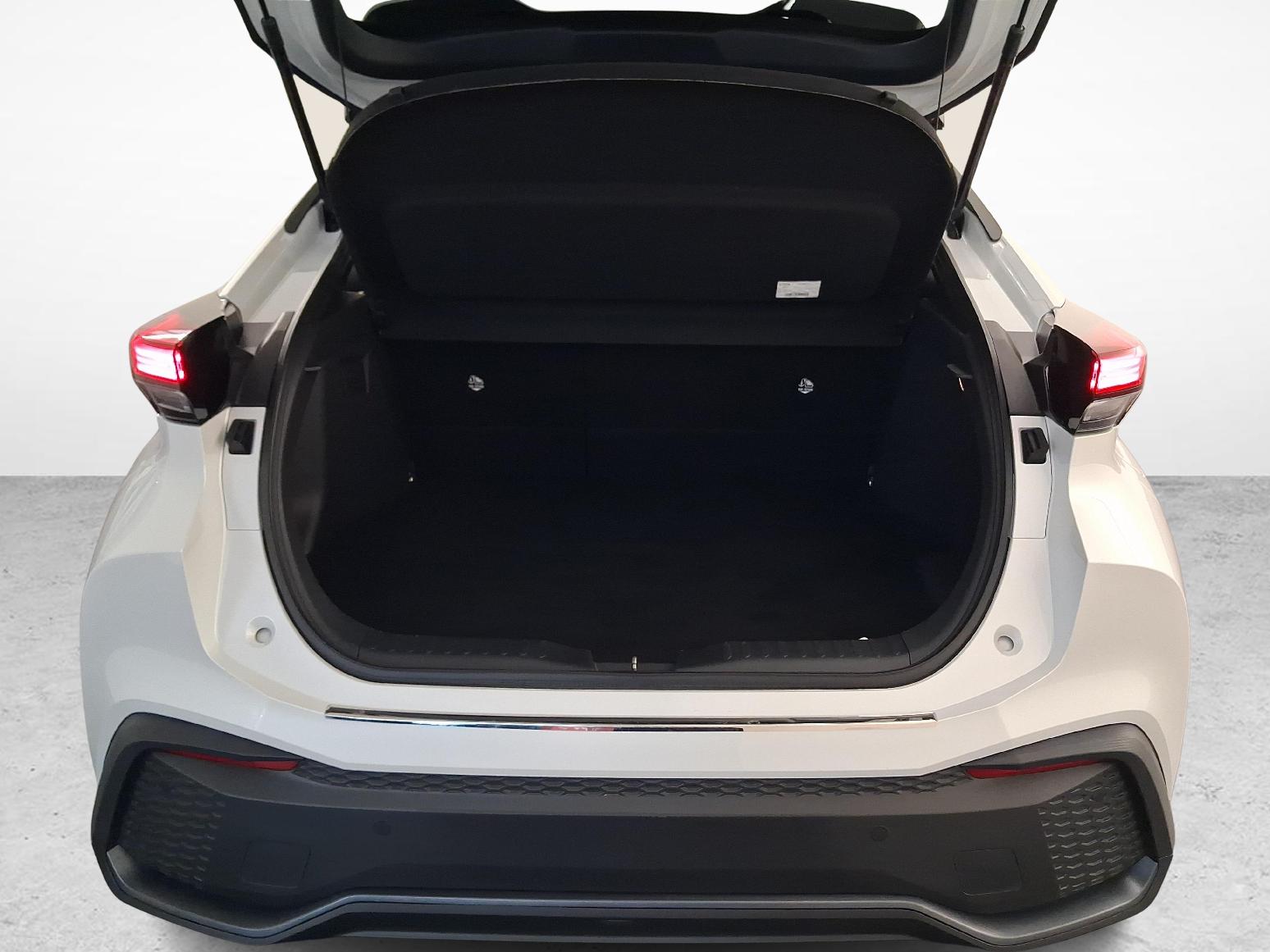 TOYOTA C-HR 2.0 PHEV Swiss Edition-image-11