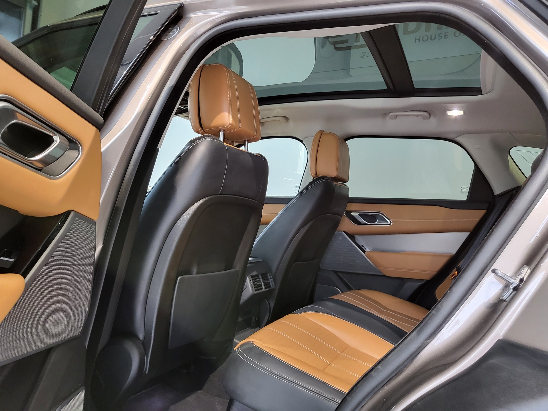 LAND ROVER Range Rover Velar P 380 SE Automatic-image-6