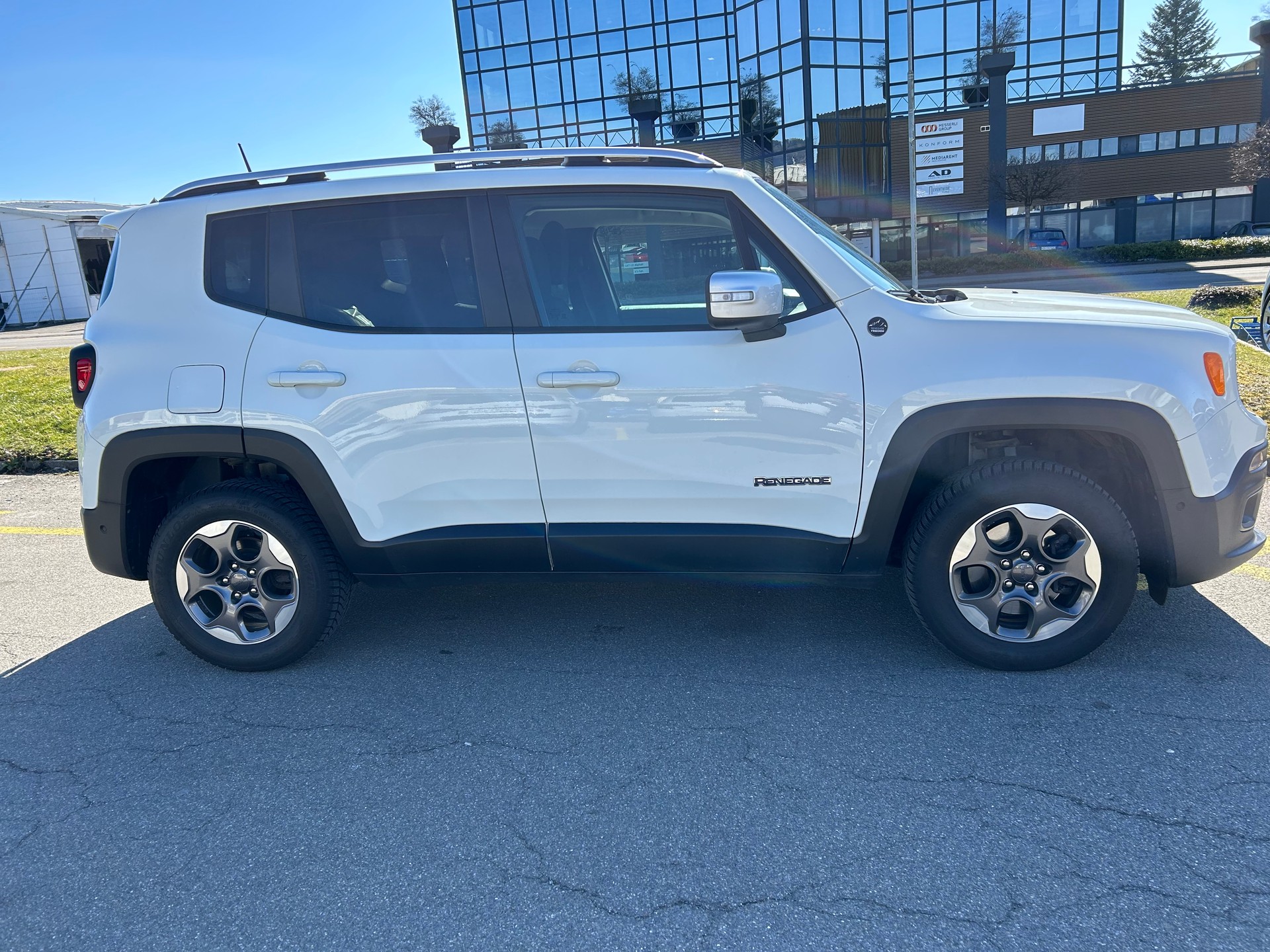 JEEP Renegade 2.0 CRD Freedom Edition AWD 9ATX-image-8