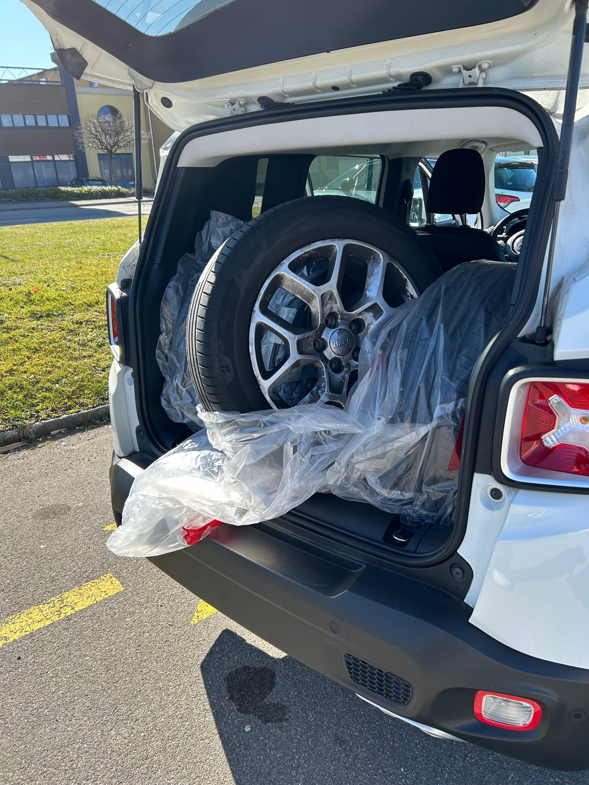 JEEP Renegade 2.0 CRD Freedom Edition AWD 9ATX-image-12