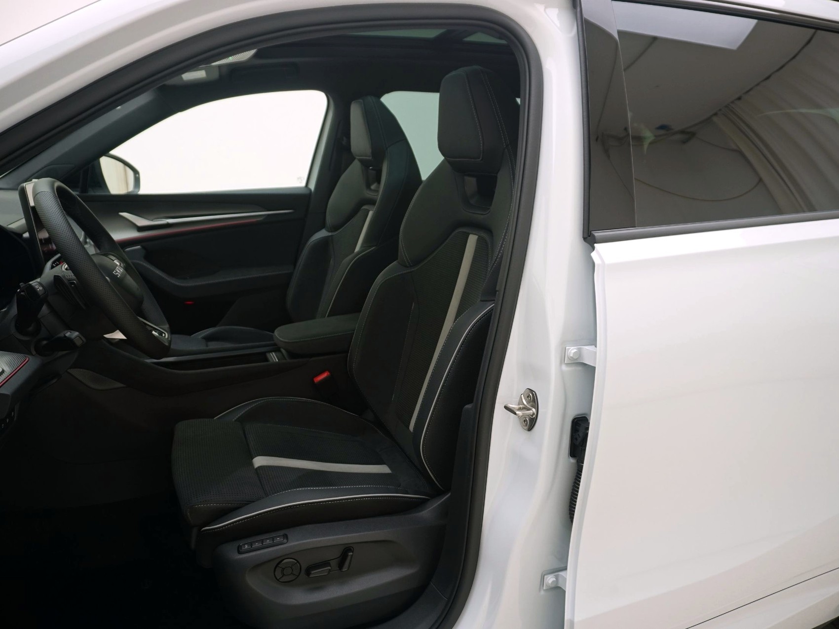 SKODA Kodiaq 2.0 TSI SportLine-image-12
