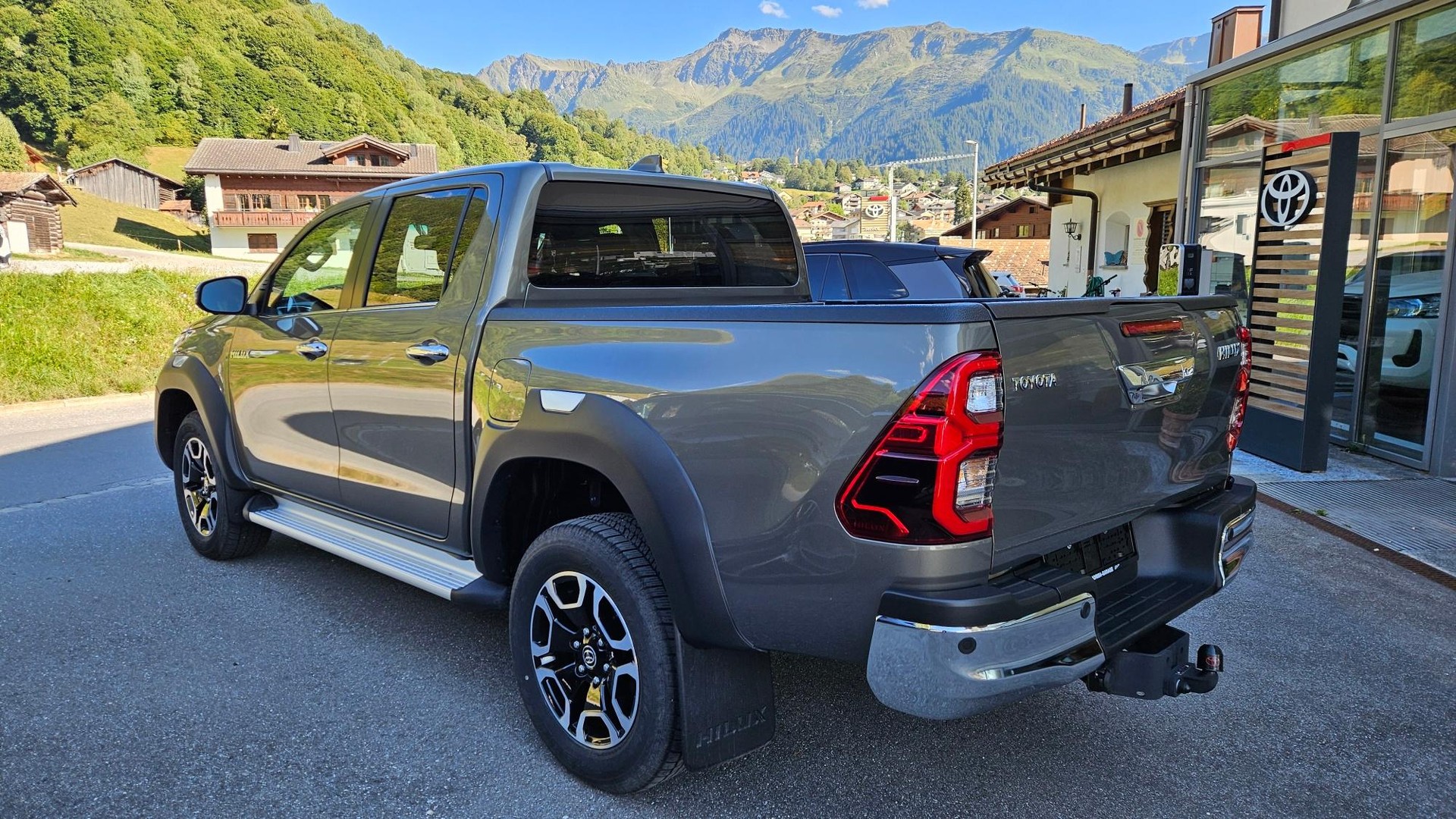 TOYOTA Hilux Double Cab.-Pick-up 2.8 D-4D 204 Premium-image-3