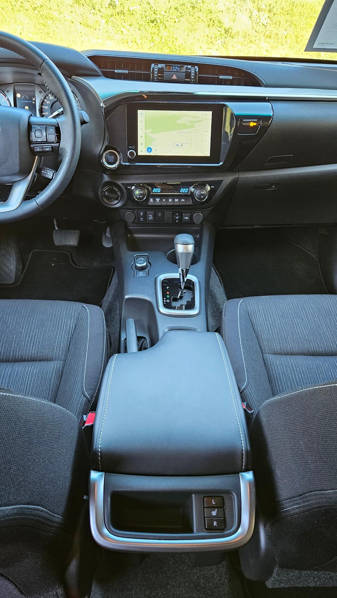 TOYOTA Hilux Double Cab.-Pick-up 2.8 D-4D 204 Premium-image-9