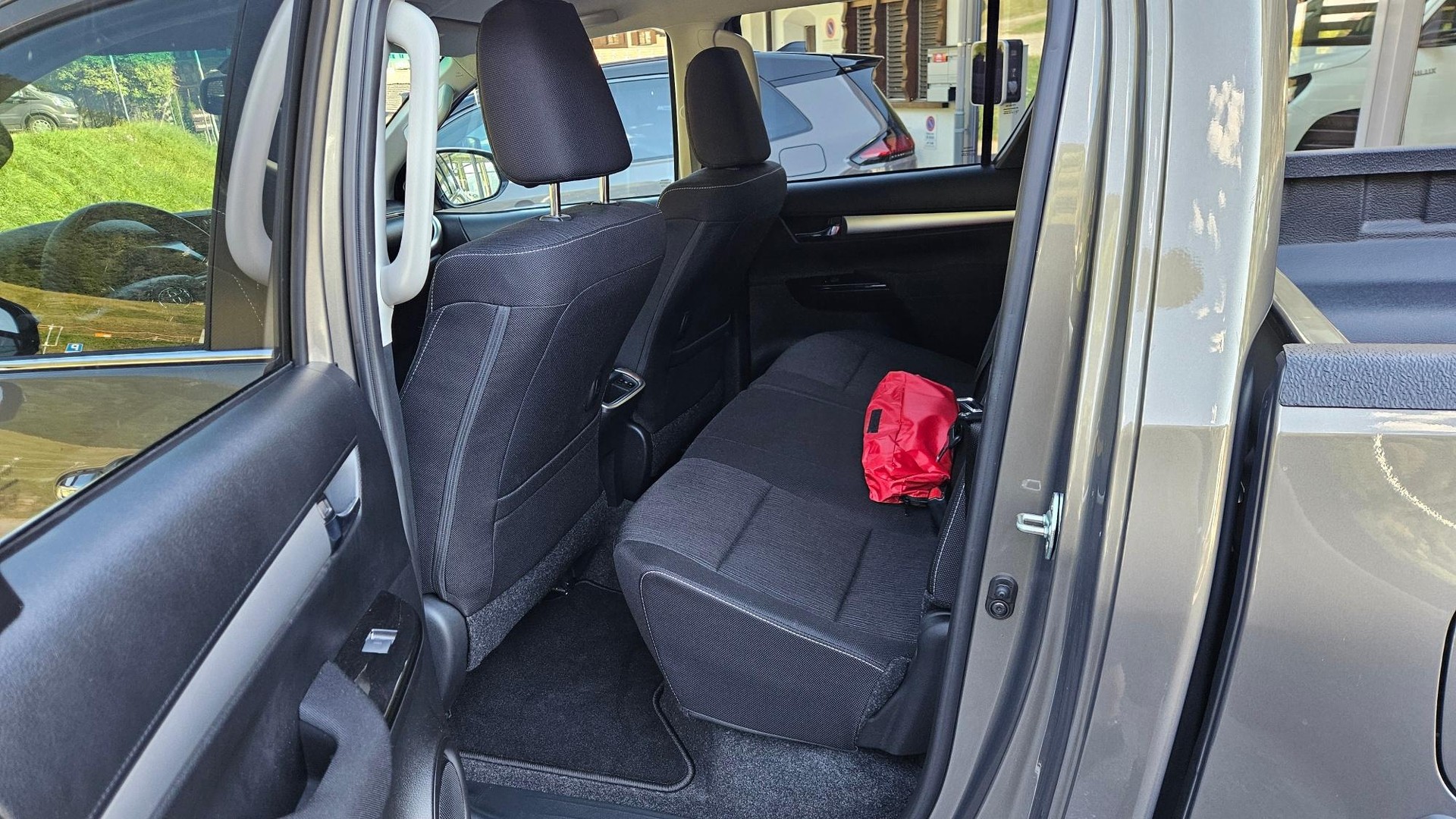 TOYOTA Hilux Double Cab.-Pick-up 2.8 D-4D 204 Premium-image-6