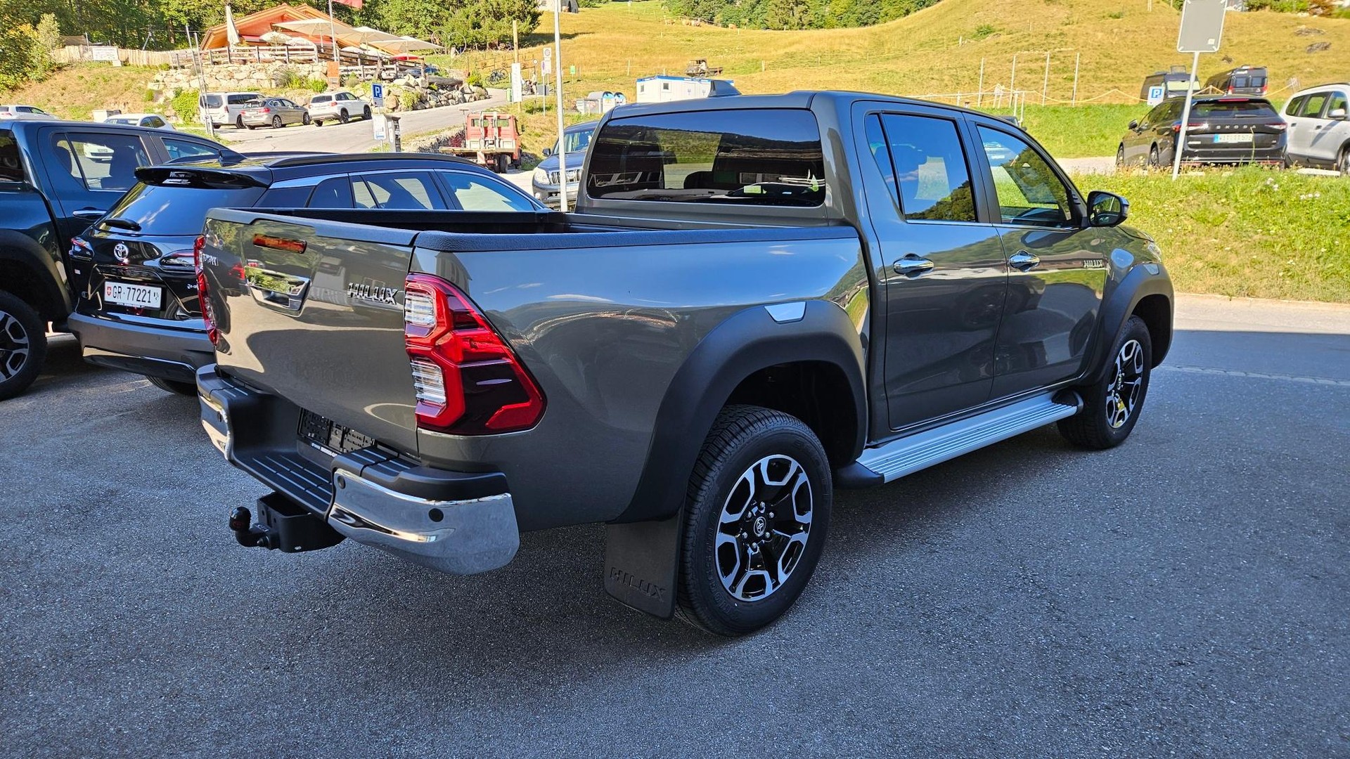 TOYOTA Hilux Double Cab.-Pick-up 2.8 D-4D 204 Premium-image-2