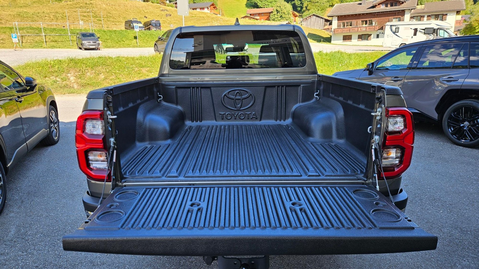 TOYOTA Hilux Double Cab.-Pick-up 2.8 D-4D 204 Premium-image-5