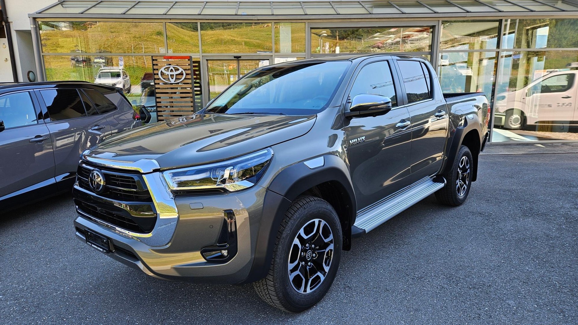 TOYOTA Hilux Double Cab.-Pick-up 2.8 D-4D 204 Premium-image-0