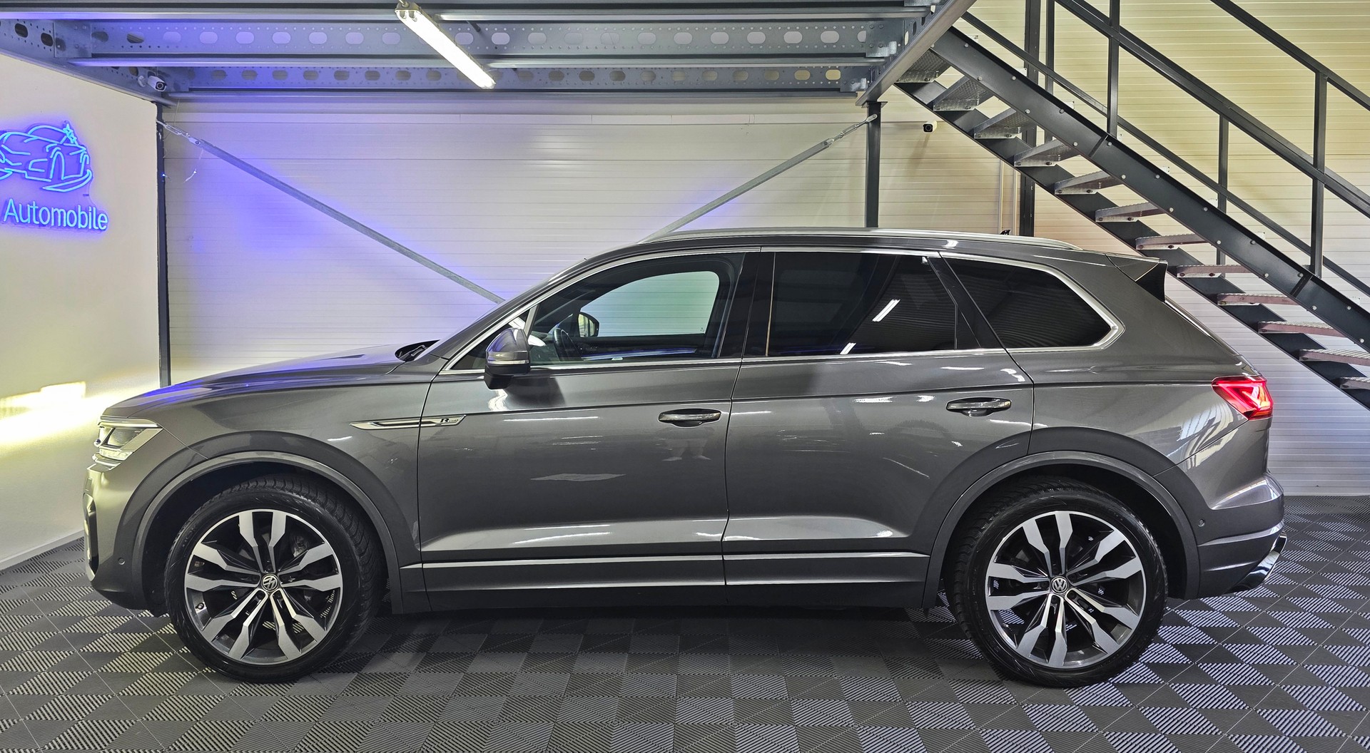 VW Touareg 3.0 TDI R Line Tiptronic-image-8