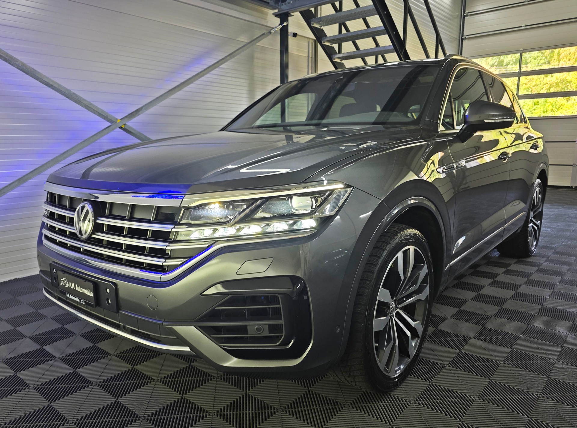 VW Touareg 3.0 TDI R Line Tiptronic-image-9