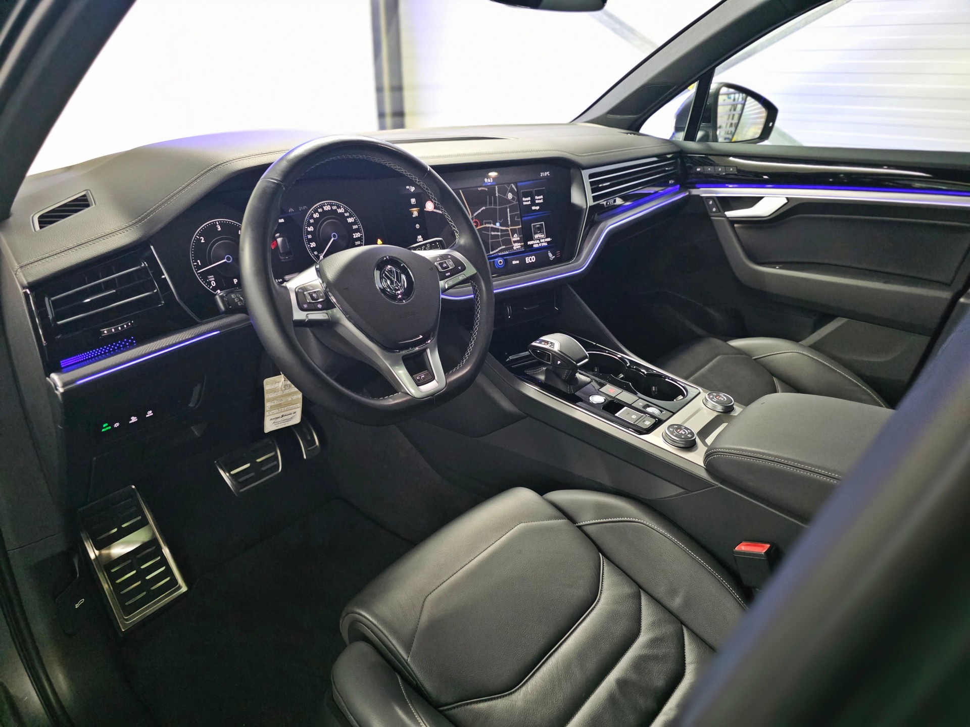 VW Touareg 3.0 TDI R Line Tiptronic-image-10