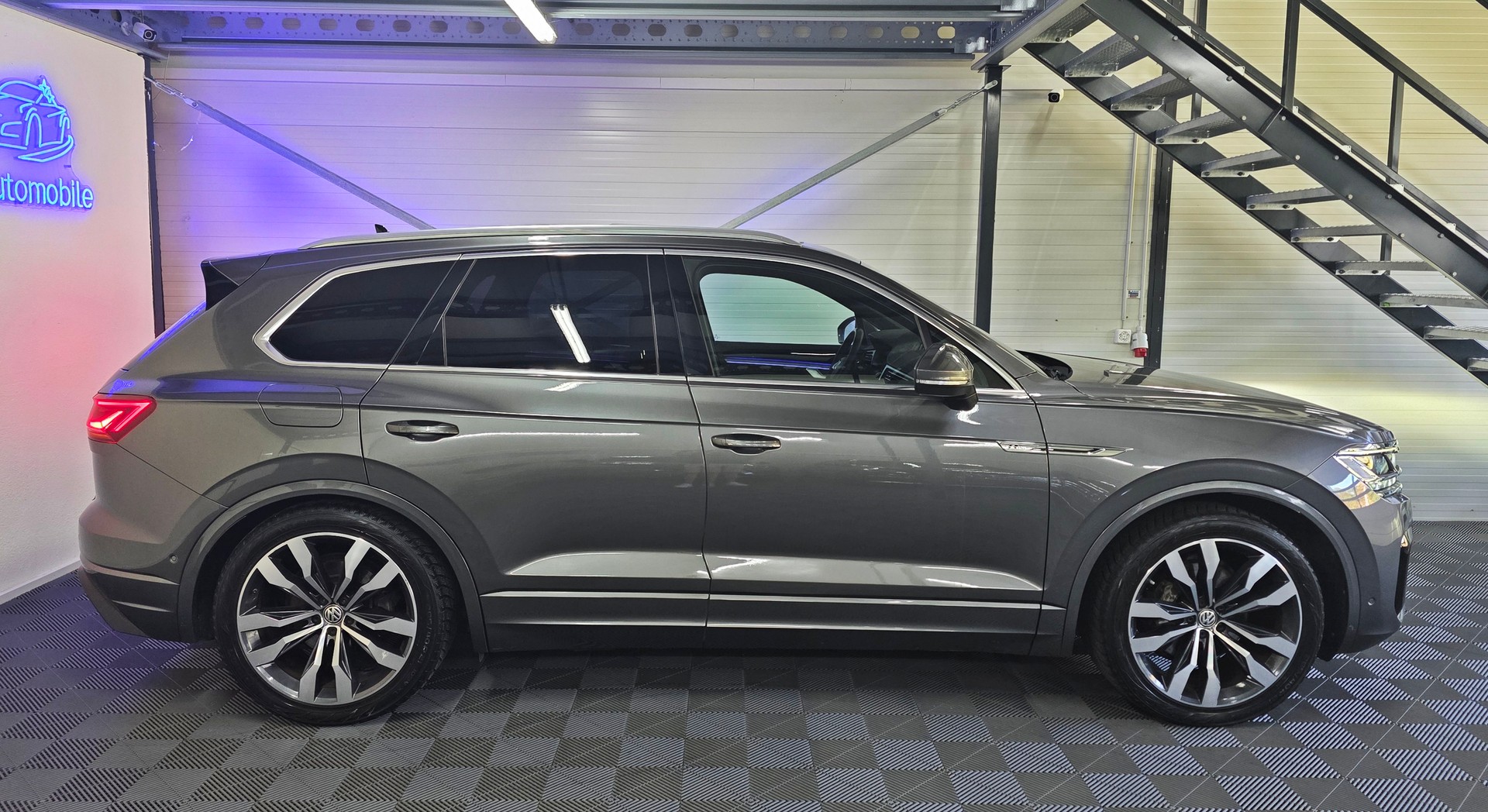 VW Touareg 3.0 TDI R Line Tiptronic-showroom-element-3