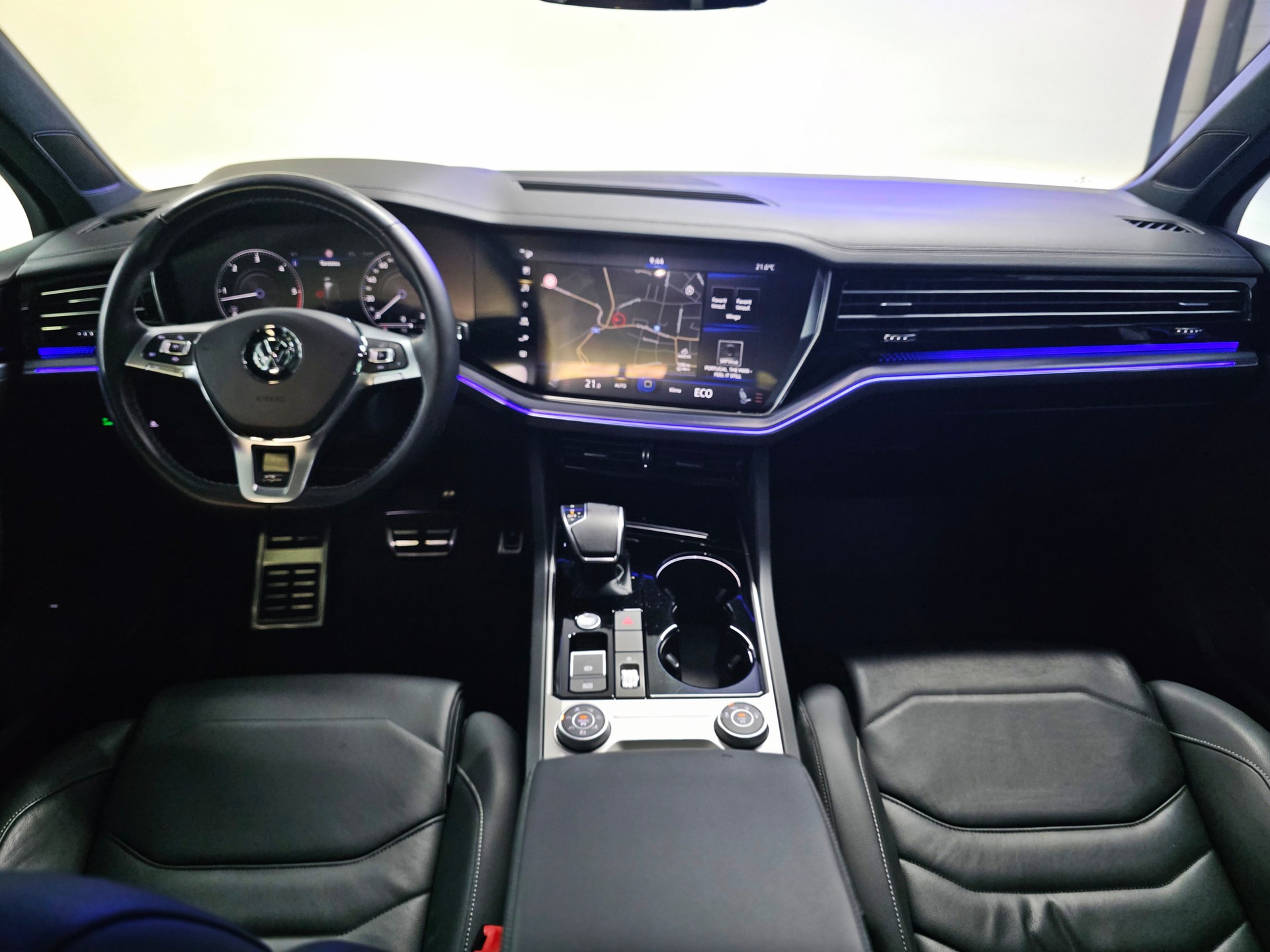 VW Touareg 3.0 TDI R Line Tiptronic-image-14