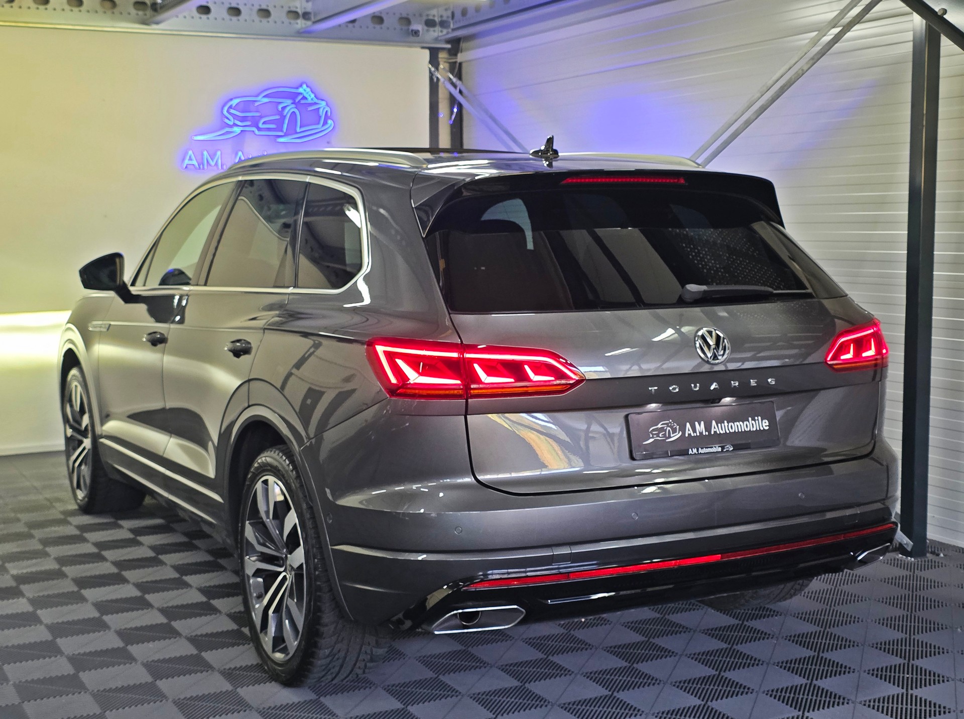 VW Touareg 3.0 TDI R Line Tiptronic-image-5