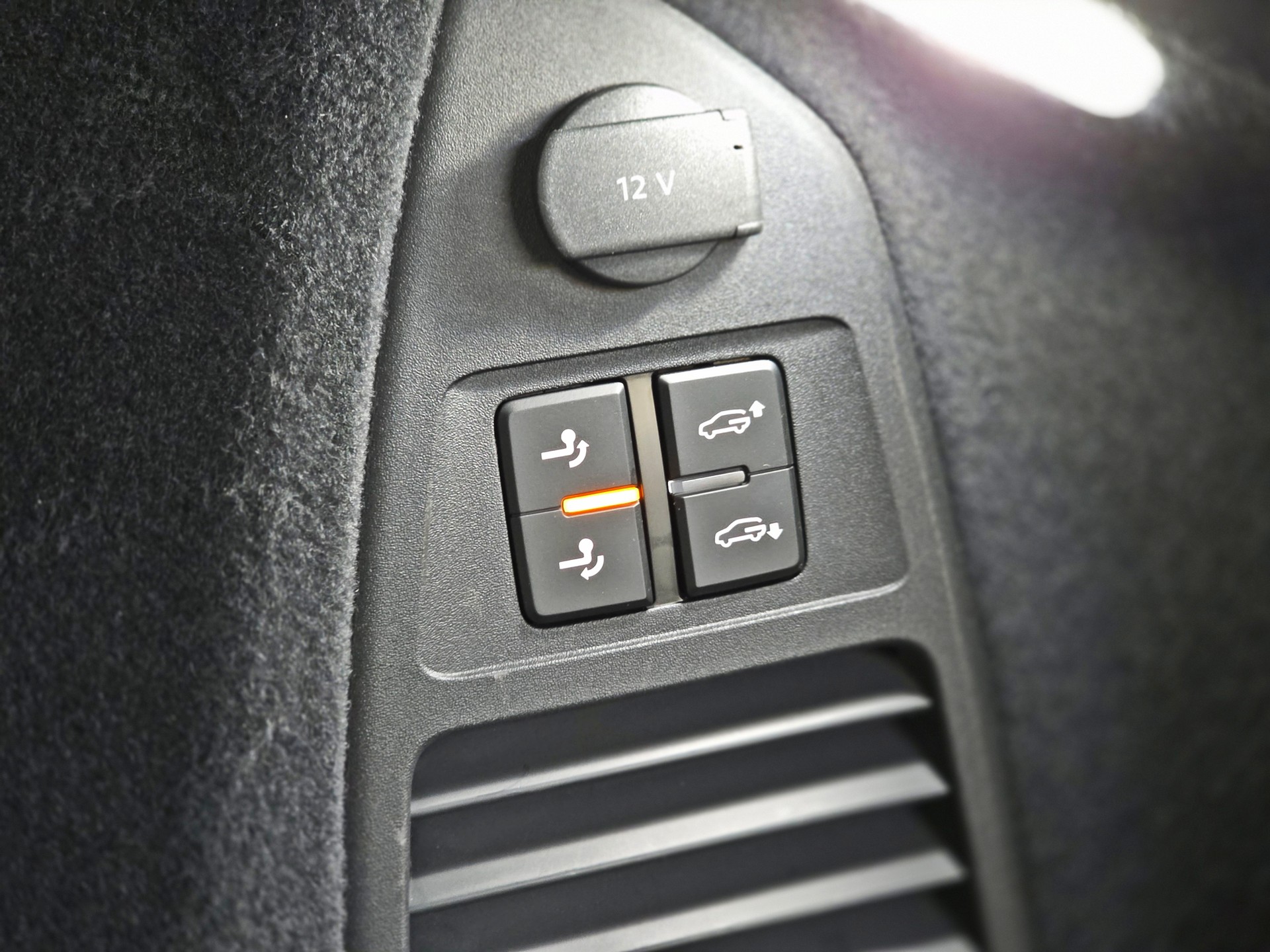VW Touareg 3.0 TDI R Line Tiptronic-image-21