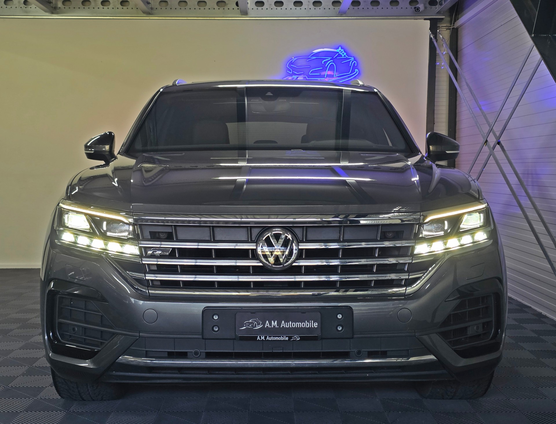 VW Touareg 3.0 TDI R Line Tiptronic-showroom-element-1