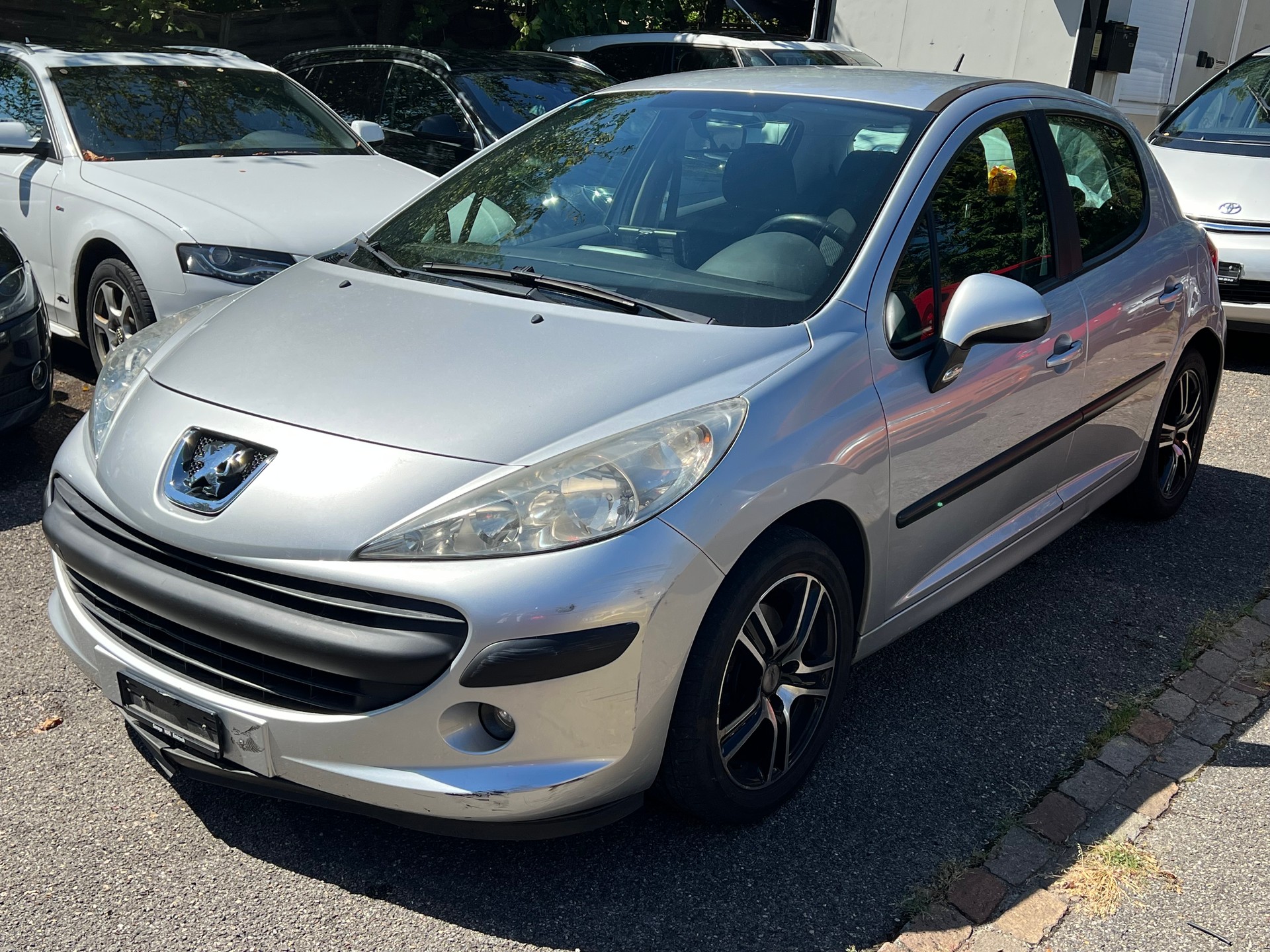 PEUGEOT 207 1.6 HDI XS-image-2