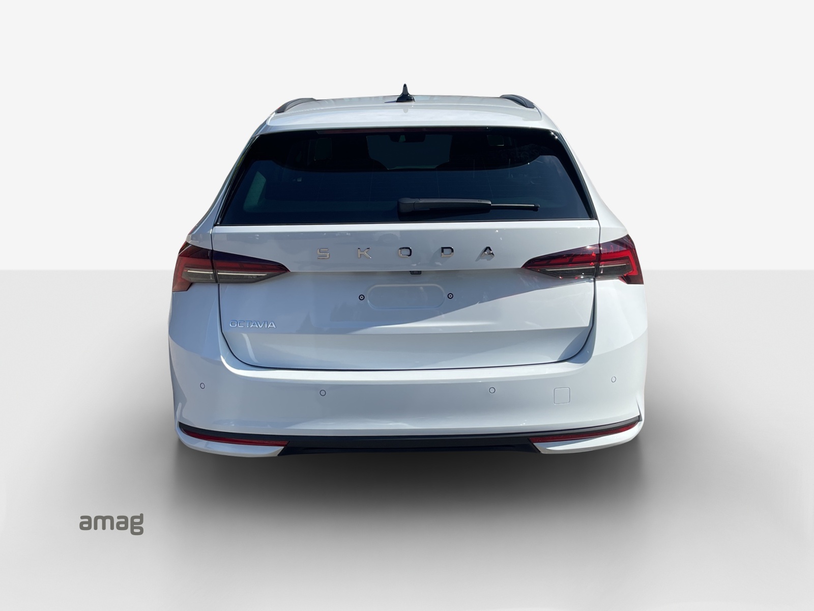 SKODA Octavia Combi 2.0 TDI DSG Selection-image-3