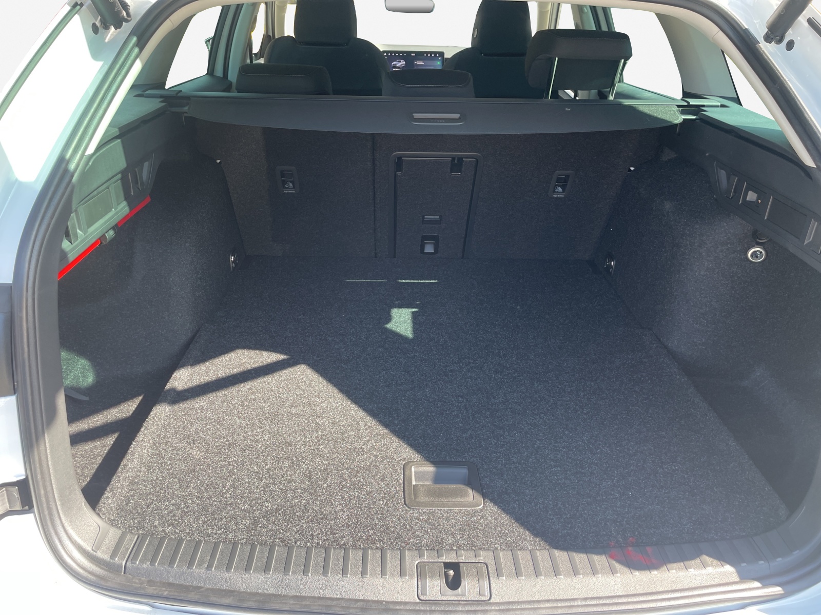 SKODA Octavia Combi 2.0 TDI DSG Selection-image-12