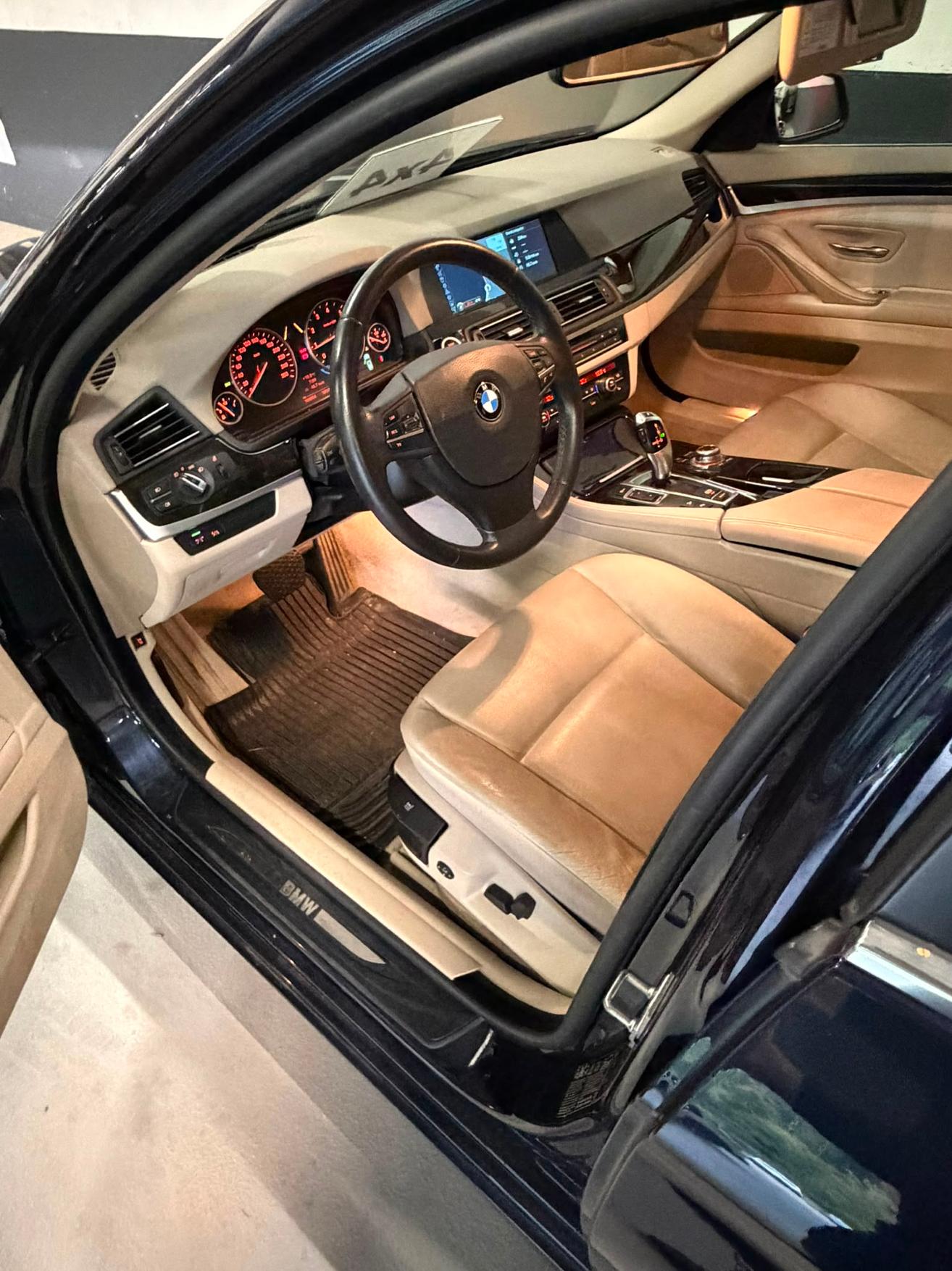 BMW 528i xDrive Touring-image-6