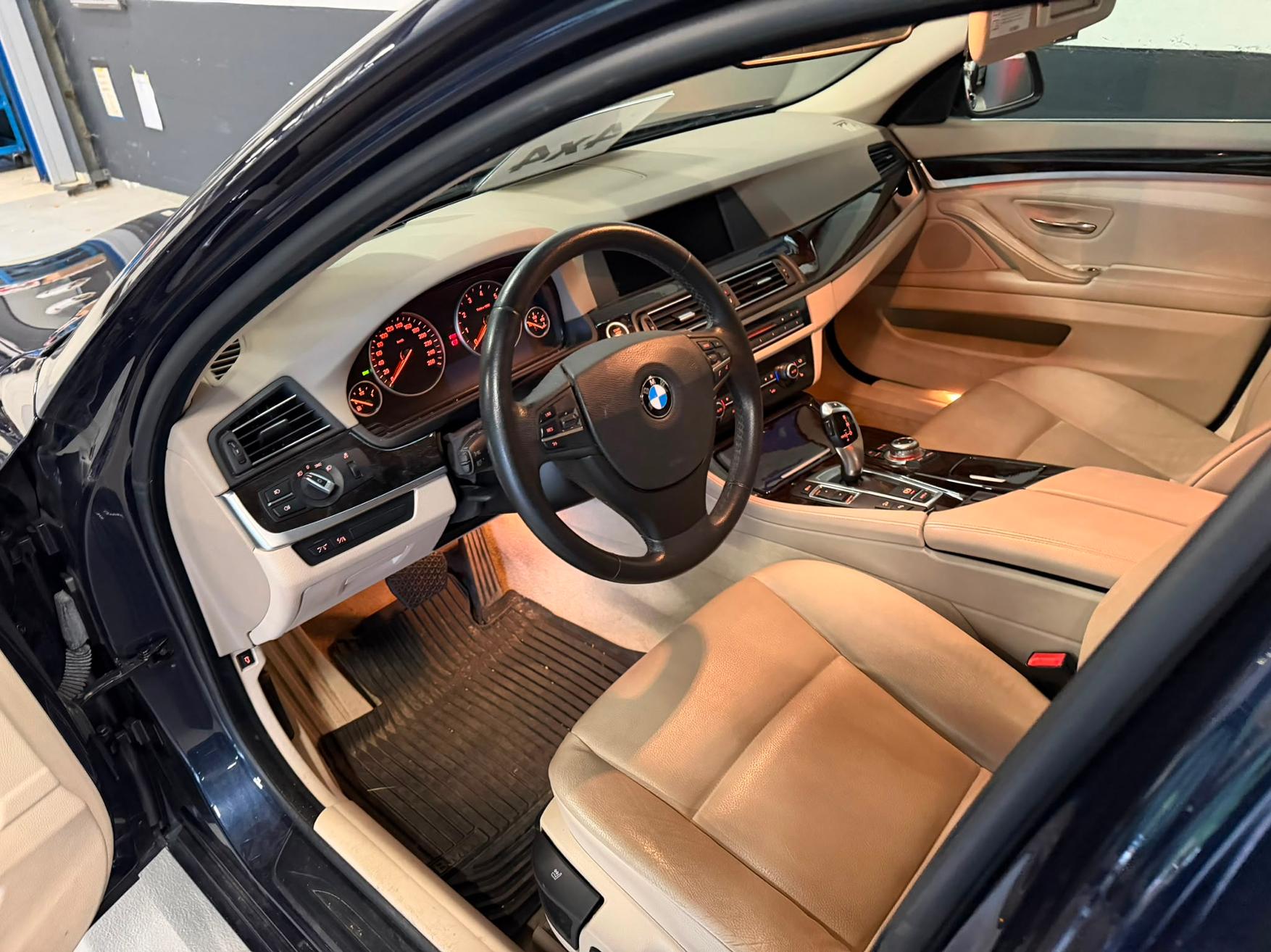 BMW 528i xDrive Touring-image-4