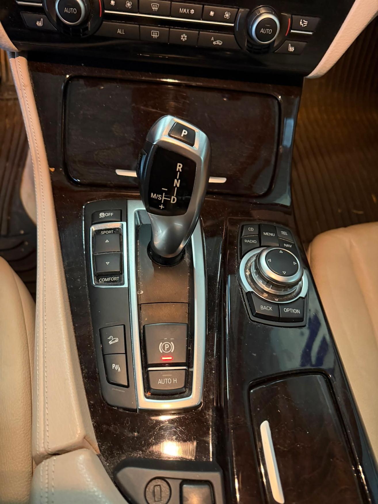 BMW 528i xDrive Touring-image-8