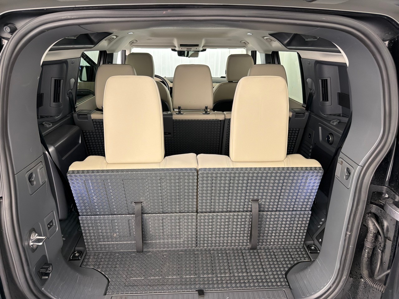 LAND ROVER Defender110 3.0DI6 300 SE-image-8