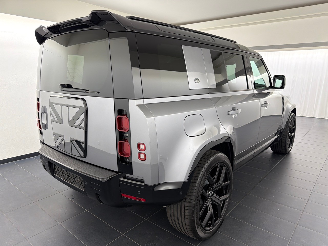 LAND ROVER Defender110 3.0DI6 300 SE-image-2