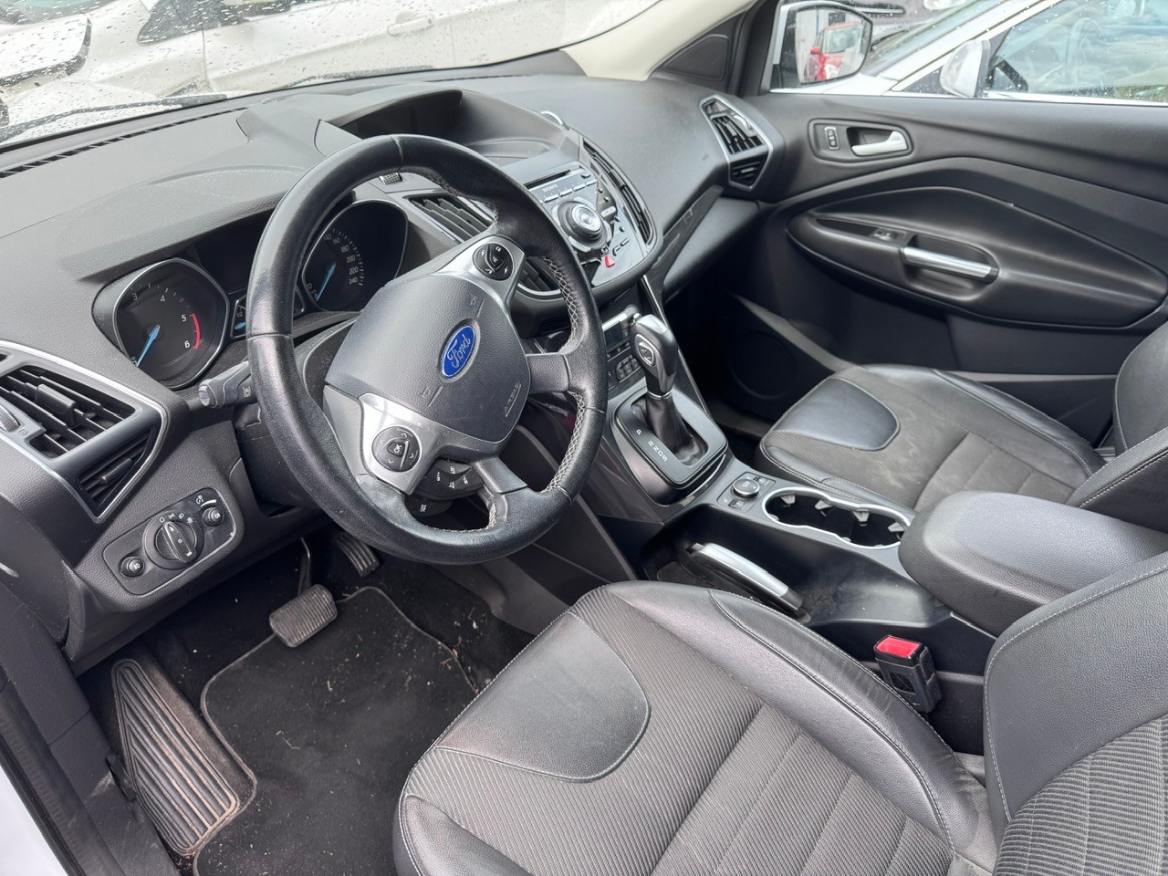 FORD Kuga 2.0 TDCi Titanium 4WD PowerShift-image-3