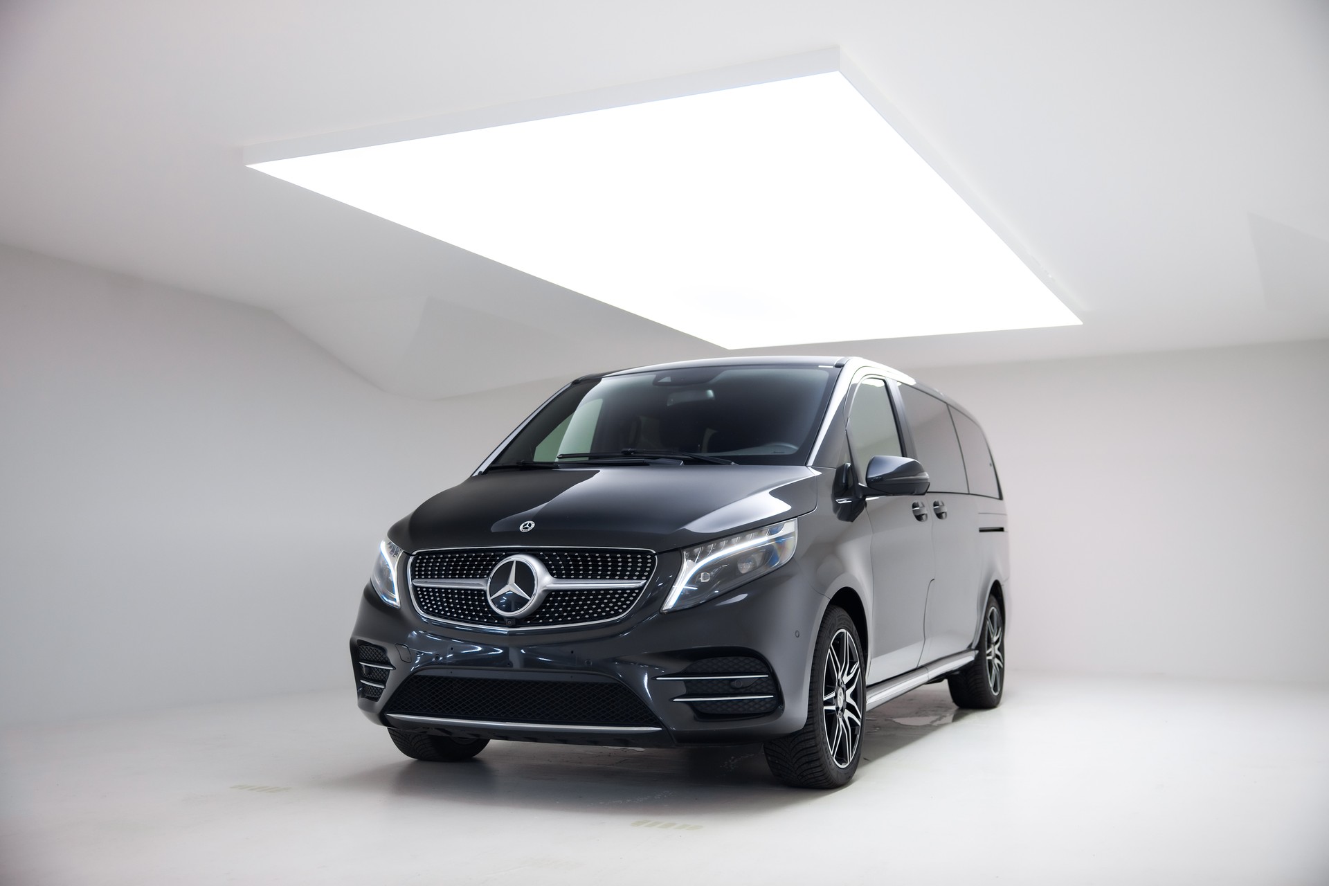 MERCEDES-BENZ V 300 d lang Avantgarde 4Matic 9G-Tronic-image-3
