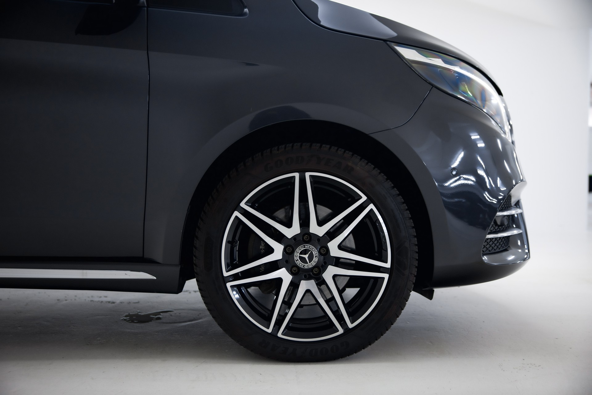 MERCEDES-BENZ V 300 d lang Avantgarde 4Matic 9G-Tronic-image-13