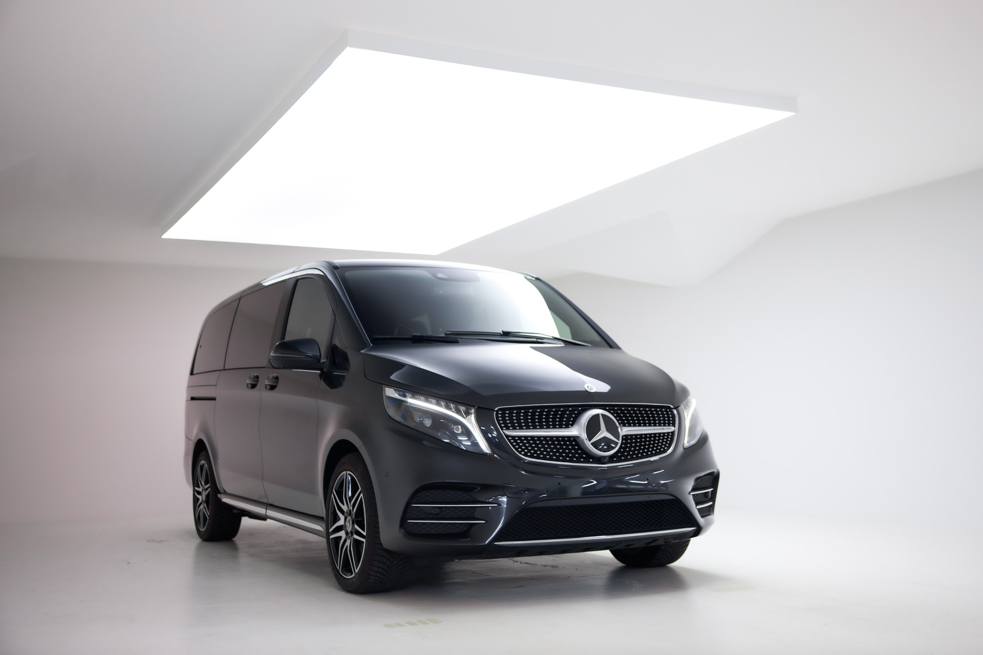 MERCEDES-BENZ V 300 d lang Avantgarde 4Matic 9G-Tronic-image-5