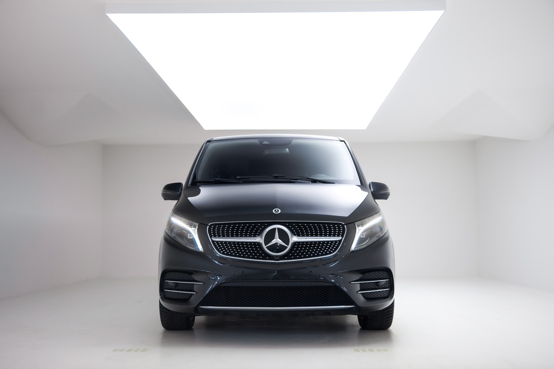 MERCEDES-BENZ V 300 d lang Avantgarde 4Matic 9G-Tronic-image-4