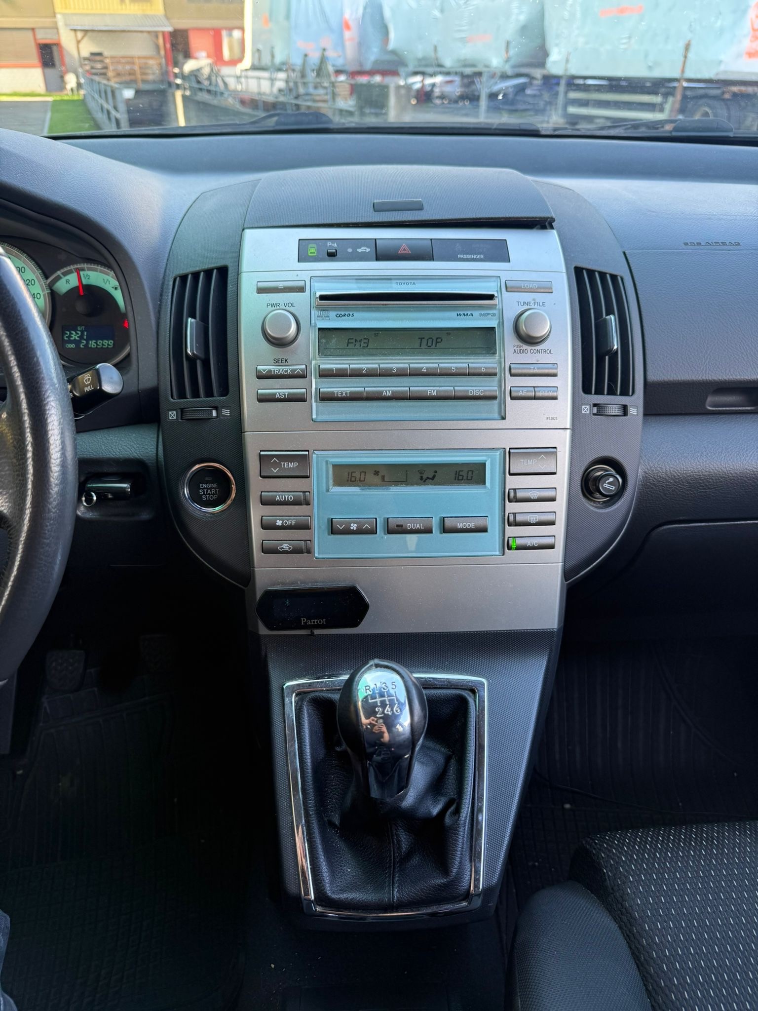 TOYOTA Corolla Verso 2.2 D-4D Linea Terra-image-11
