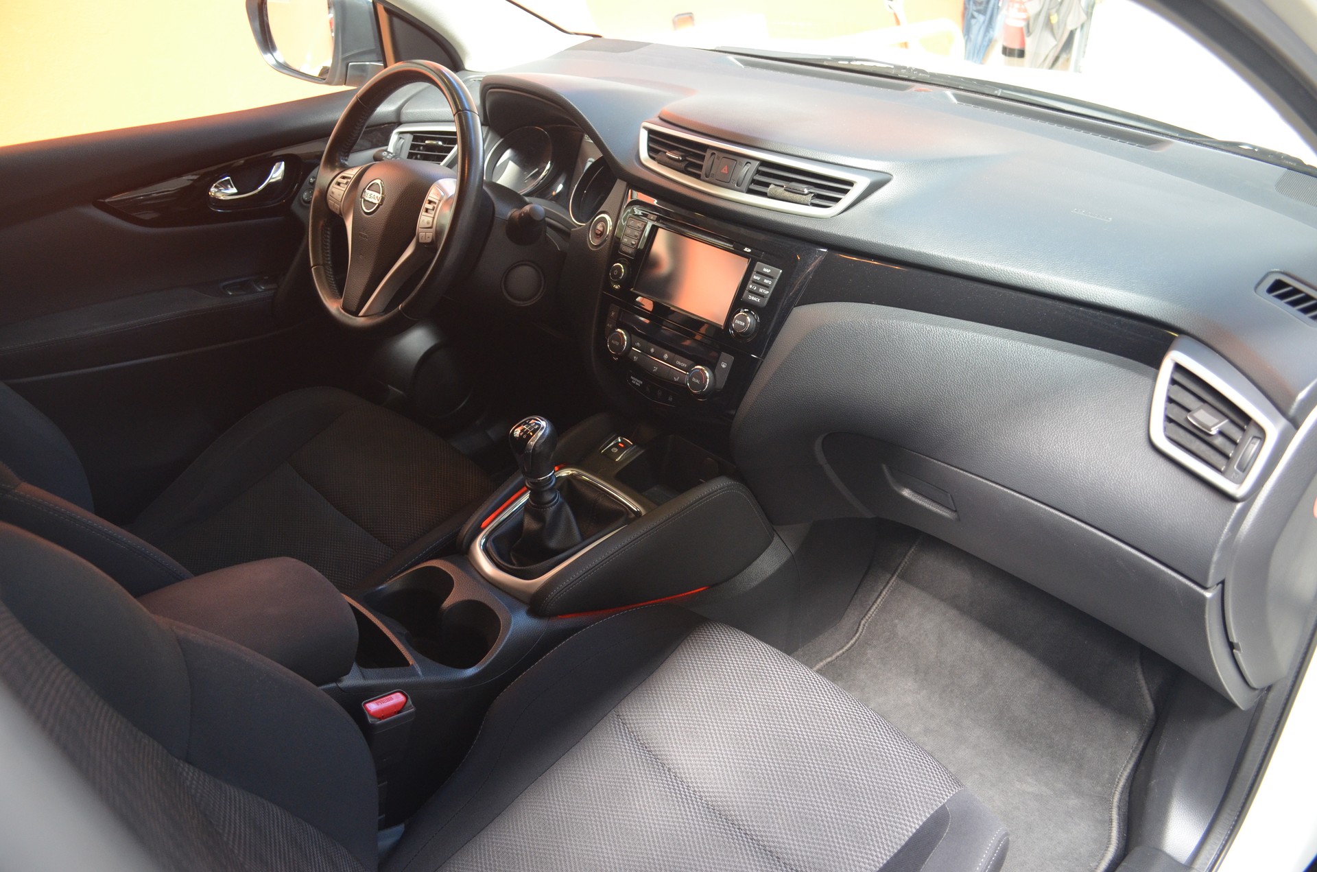 NISSAN Qashqai 1.6 DIG-T N-Connecta-image-8