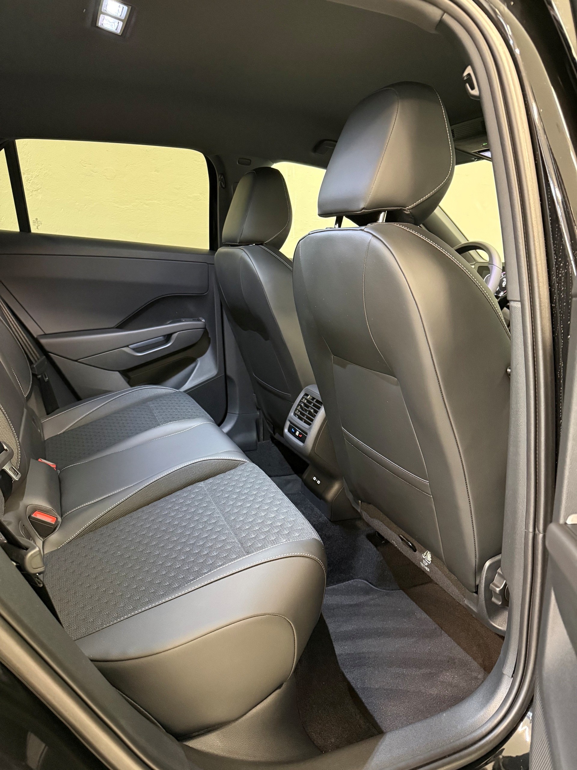 VW T-Roc 1.5 eTSI mHEV R-Line DSG-image-10
