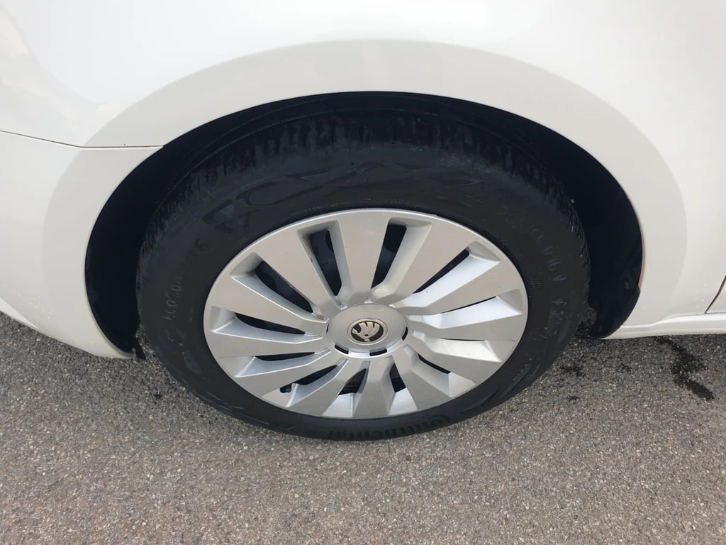 SKODA Octavia Combi 1.6 TDI Clever 4x4 ** ** Gr-Navi ** Sitzheizung ** Abstandsregelsysteme ** Frisch Ab MFK & Service **-image-11