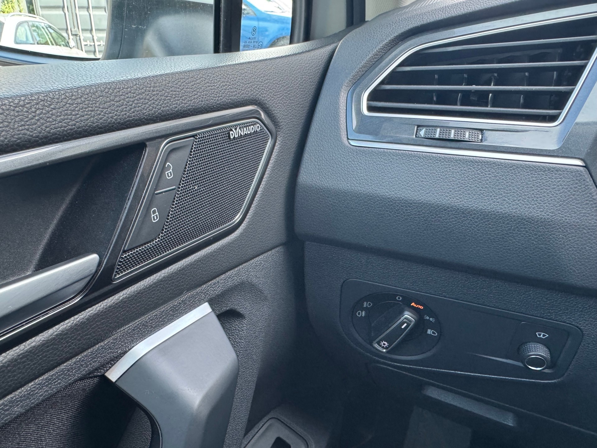 VW Tiguan 2.0 TDI SCR Highline 4Motion DSG-image-19
