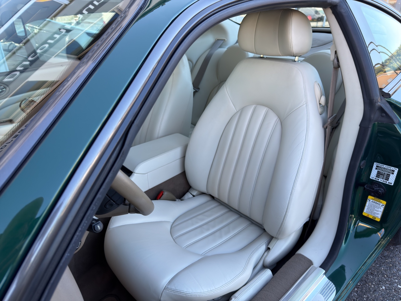 JAGUAR XK8-image-9