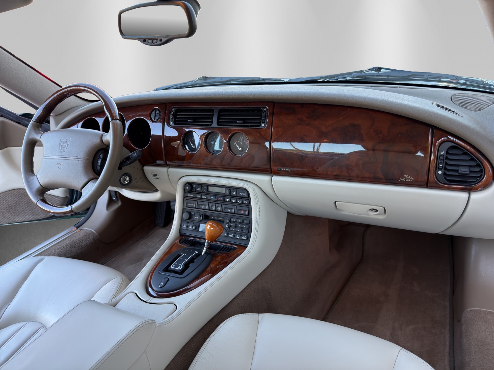 JAGUAR XK8-image-11
