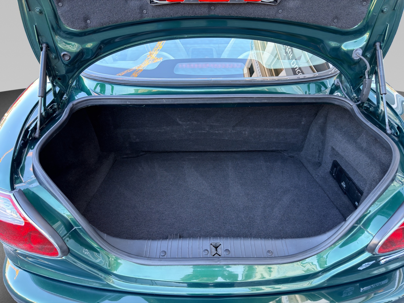 JAGUAR XK8-image-6