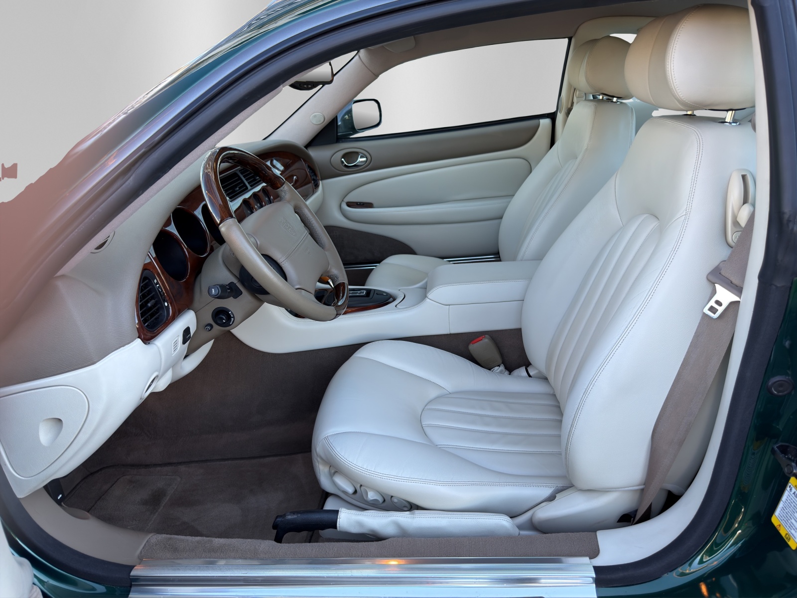 JAGUAR XK8-image-8