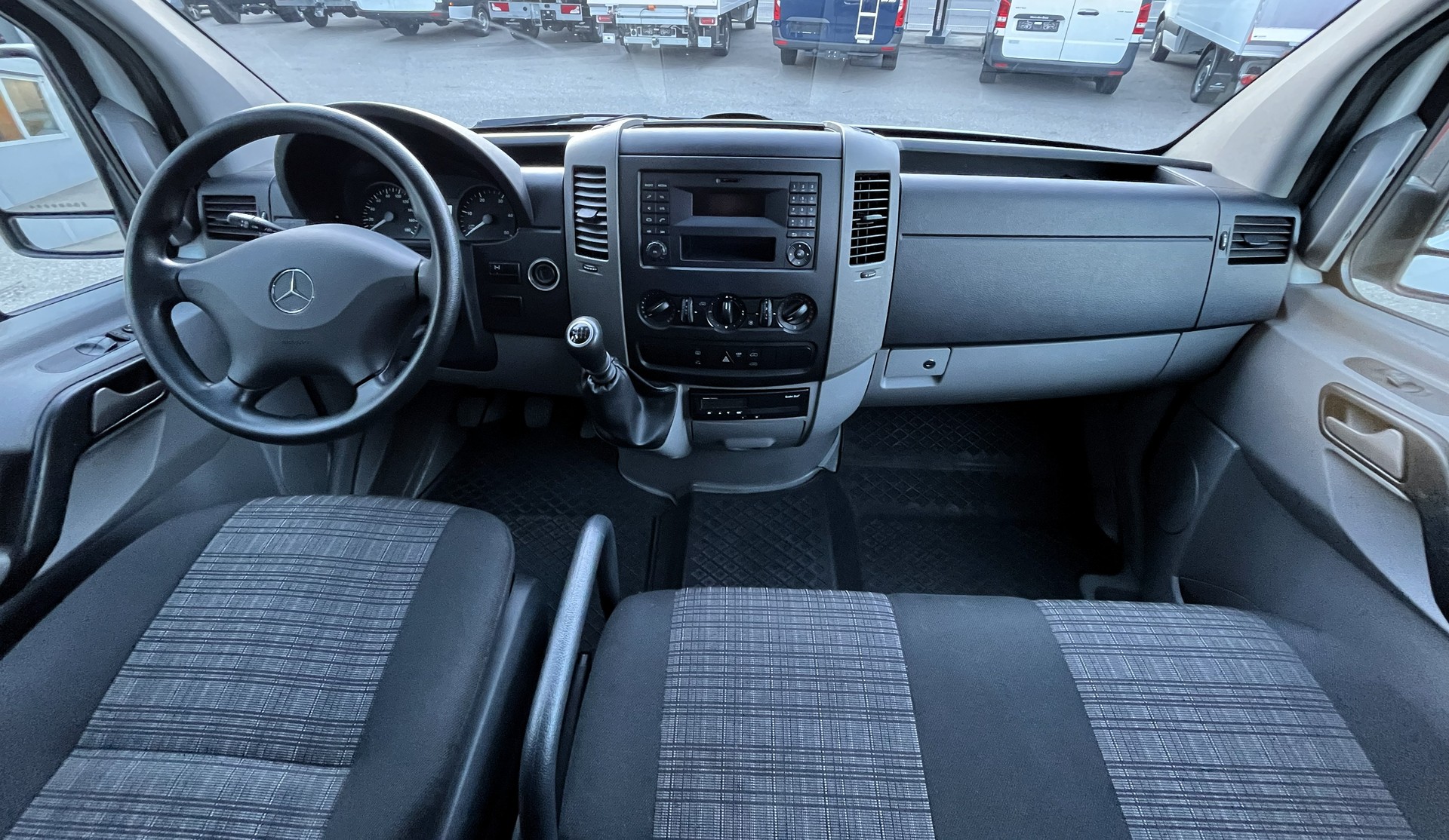 MERCEDES-BENZ Sprinter 313 BlueTec Standard 4x4-image-9